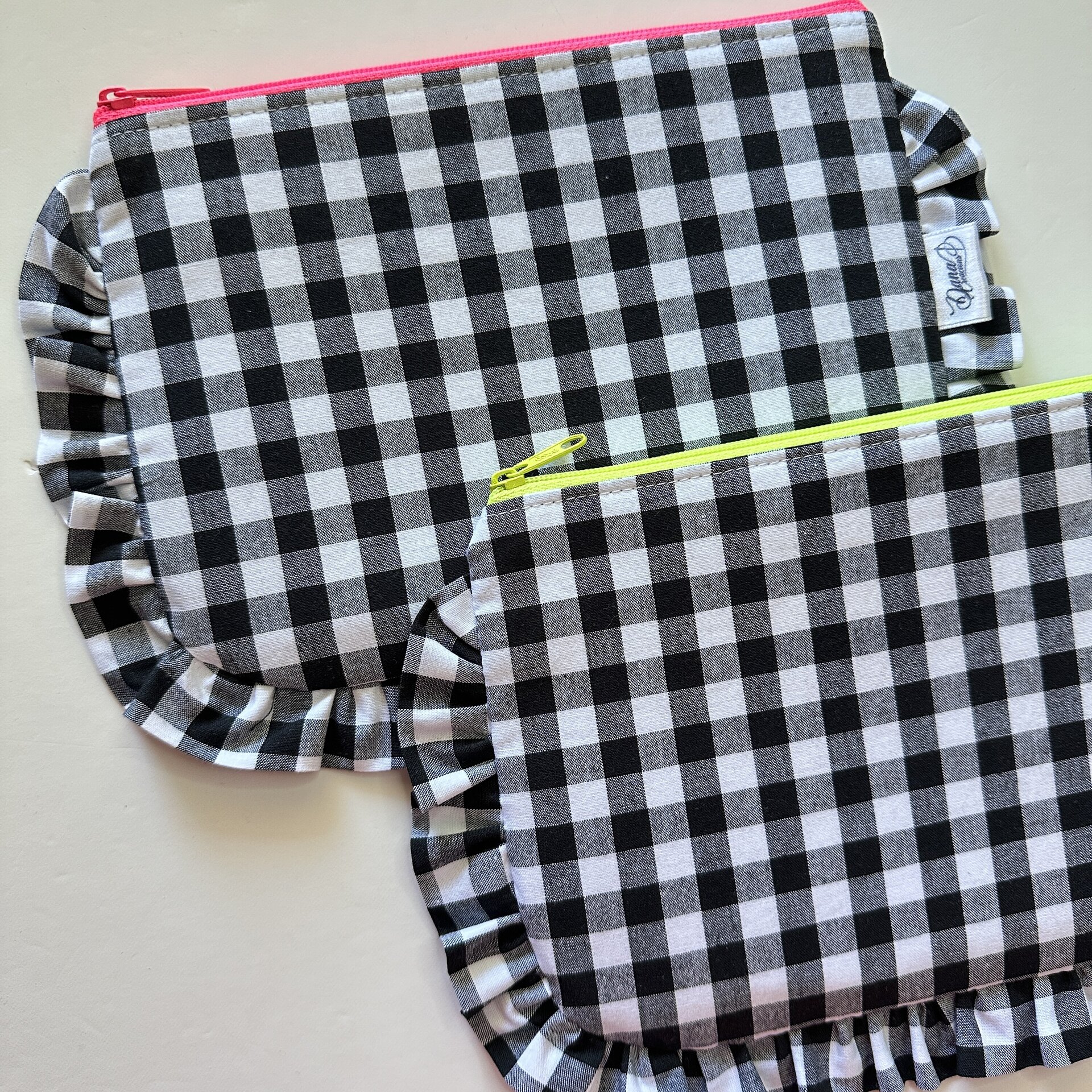 Neceser Vichy y Fluor Volantes (personalizado con inicial y nombre) - 2